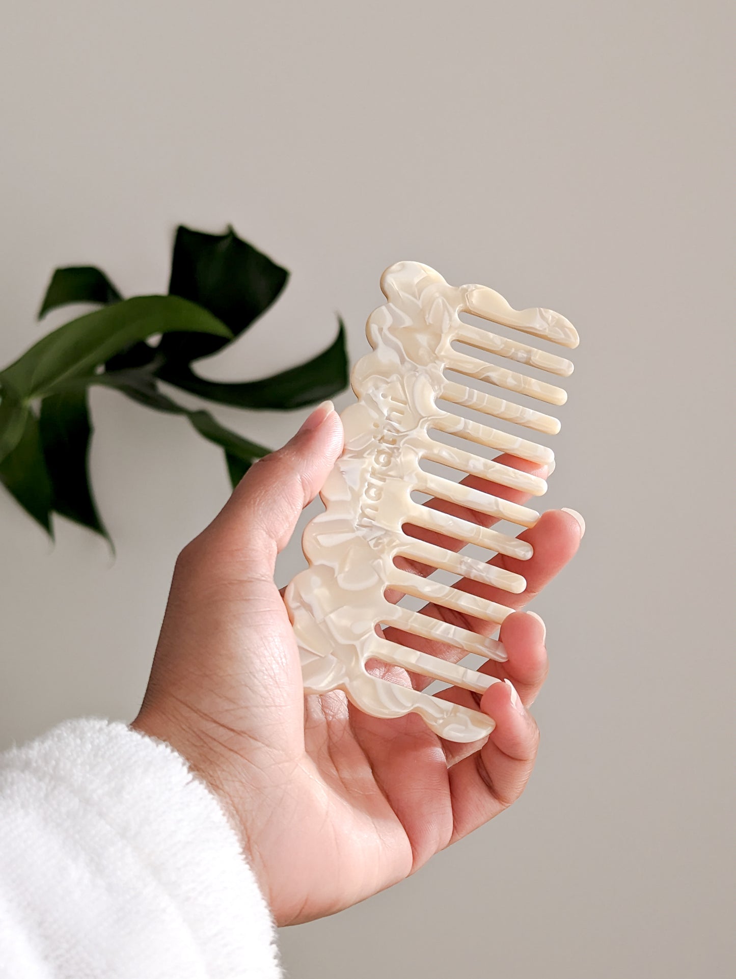 Amelia Scalloped Comb - Buttercream