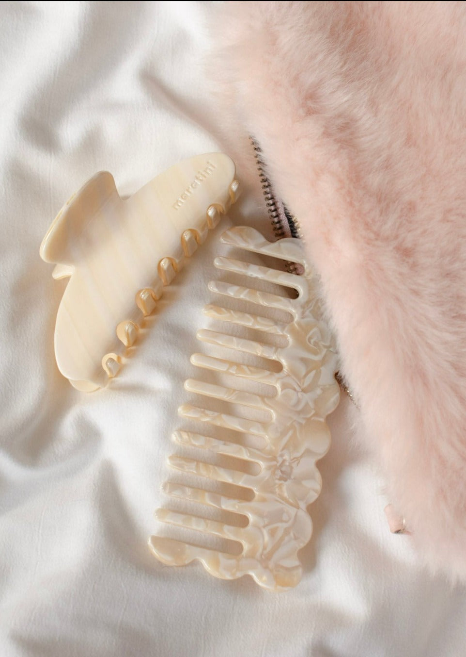 Amelia Scalloped Comb - Buttercream