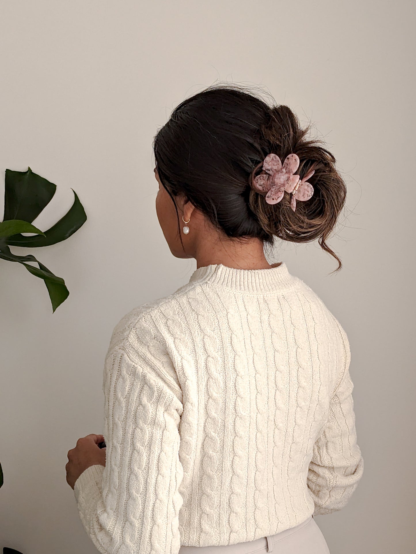 Iris Bloom Claw Clip - Rose Quartz