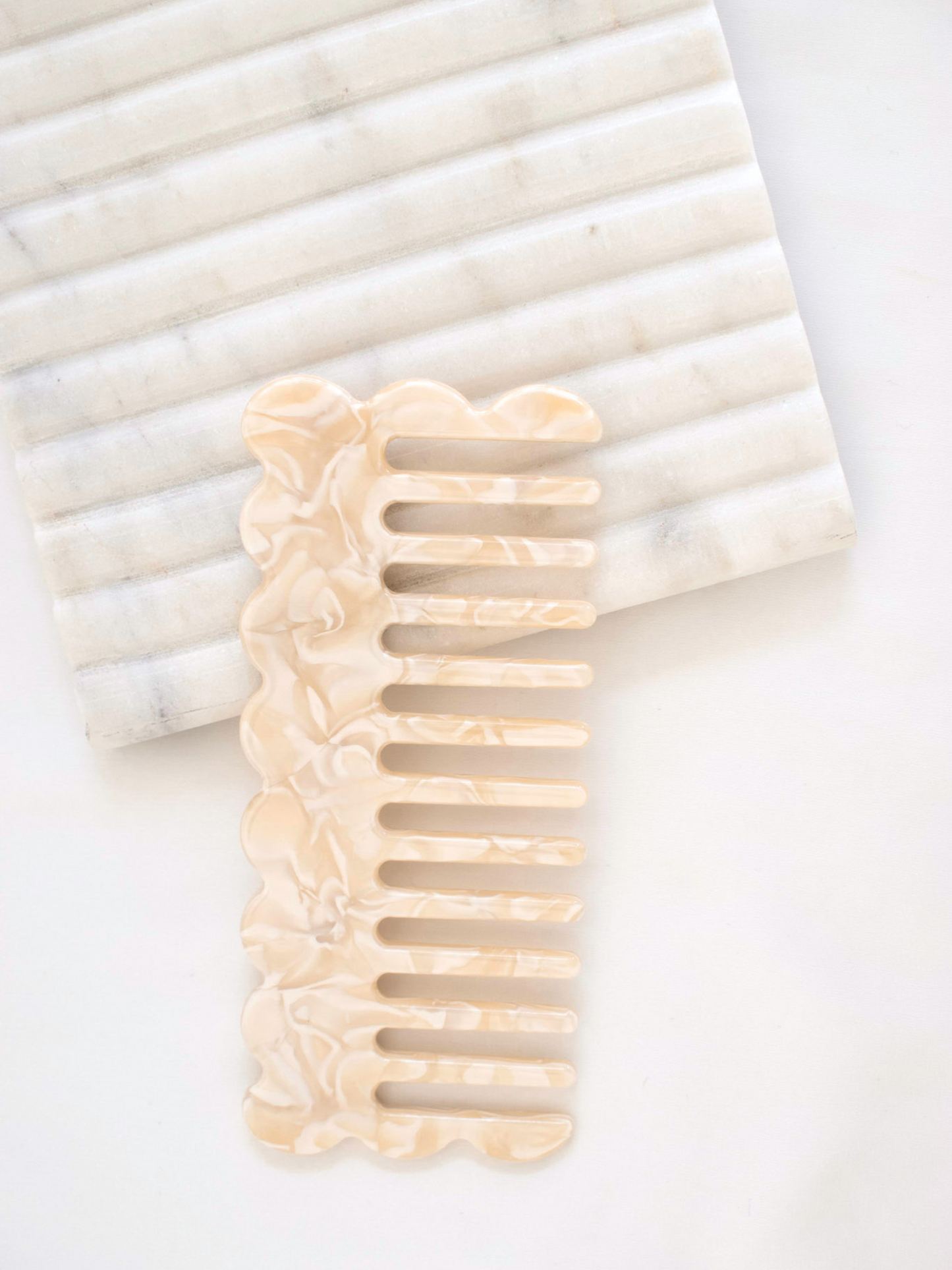 Amelia Scalloped Comb - Buttercream