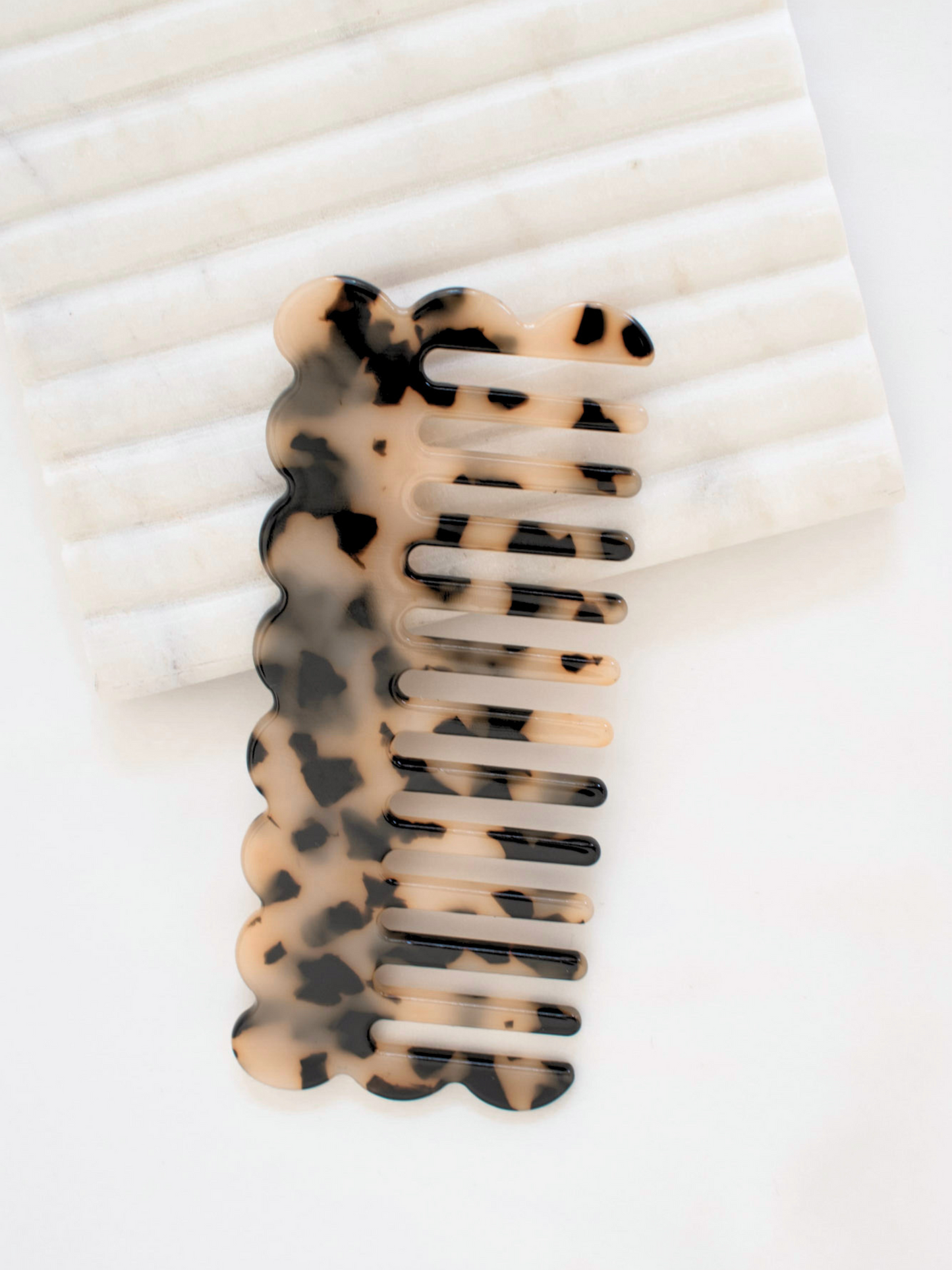 Amelia Scalloped Comb - Light Tortoise