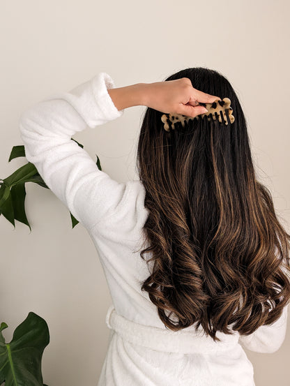 Amelia Scalloped Comb - Buttercream